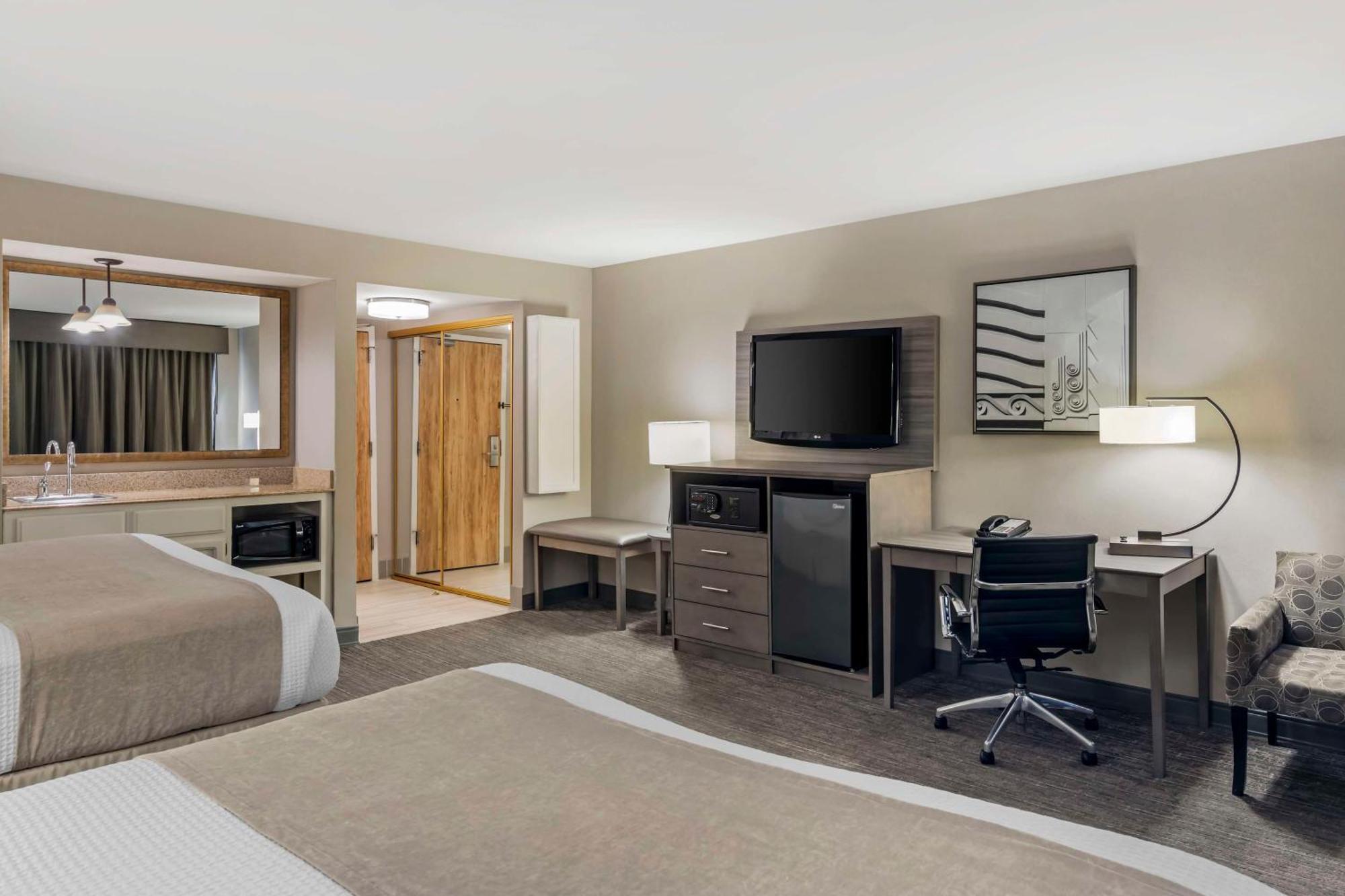 Western Executive Hotel 3*